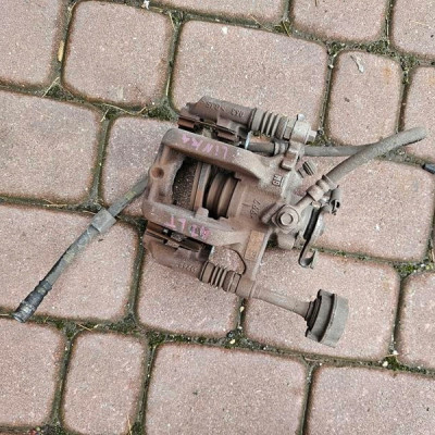 Zacisk tył tylny LINKI lewy jażmo Opel Astra 4 IV J Zafira C 13407161