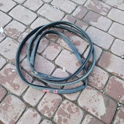 Uszczelka drzwi tył tylnych lewa drzwiowa Opel Meriva B