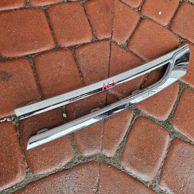 Chrom logo grilla przód przedniego grill Opel Astra 5 K V 13423641