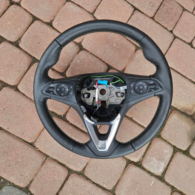 Kierownica skóra skórzana podgrzewana multifunkcja Opel Astra K A12