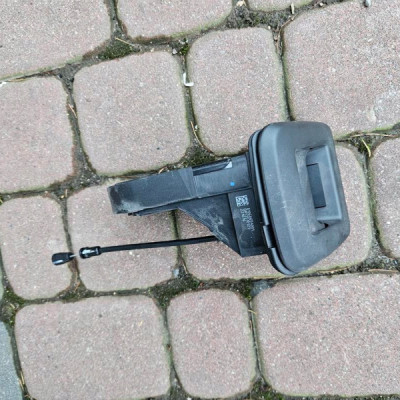 Zamek tylnej kanapy mechanizm Opel Astra K Insignia B 13510121