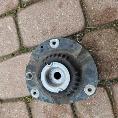 Poduszka łożyska mocowanie amortyzatora sprezyny Opel Astra K 39028988