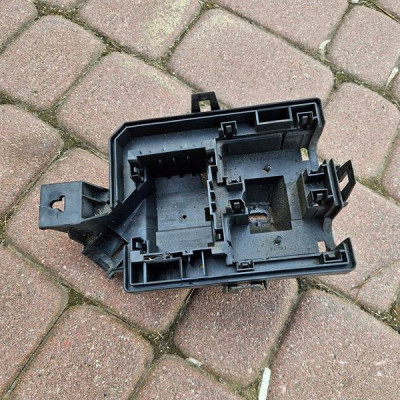 Obudowa podstawa bezpieczników skrzynki Opel Mokka MOKKA X 95941608