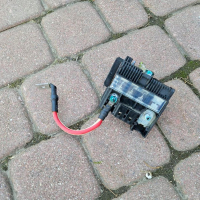 Klema minusowa plusowa przewód bezpieczniki Opel Mokka MOKKA X