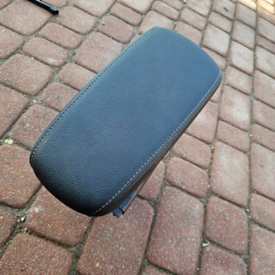 Podłokietnik europa skóra skórzany tunel Opel Corsa F E-Corsa 39196827