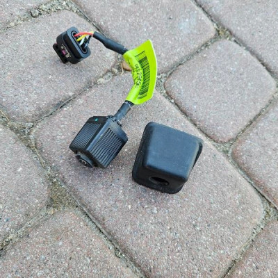 Kamera cofania tył tylna z obudowa osłona Opel Corsa F E-Corsa 9832294580