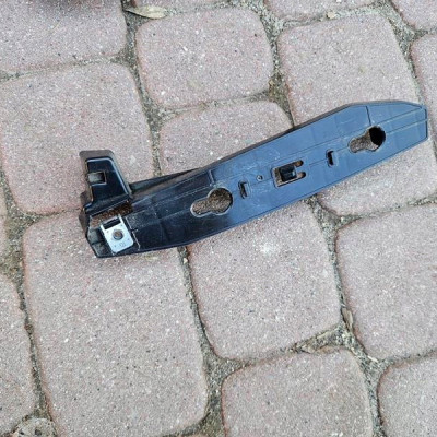 Ślizg zderzaka tył tylnego lewy mocowanie Opel Corsa F E-Corsa 9829543880