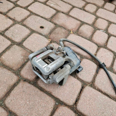 Zacisk tył tylny elektryczny prawy Opel Corsa F E-Corsa 9819059480