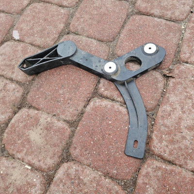 Ślizg mocowanie zderzaka tył tylnego lewe HB 5d Opel Astra J IV 13368095