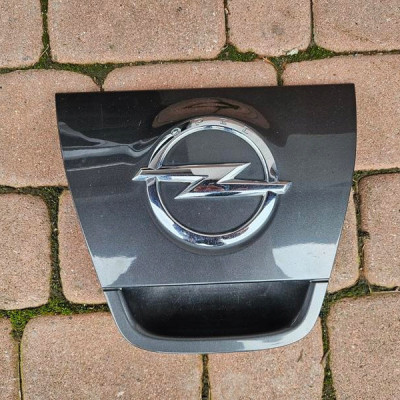 Logo znaczek otwieranie klapy Z177 HB Opel Astra J IV 13271374