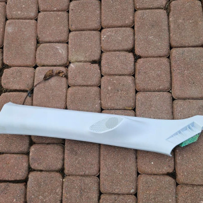 Obudowa osłona słupka przedniego lewa Opel Corsa F E-Corsa 39196897