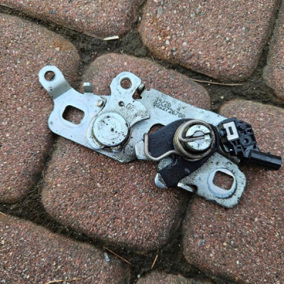 Zamek maski pokrywy rygiel Opel Corsa F E-Corsa 9822726780