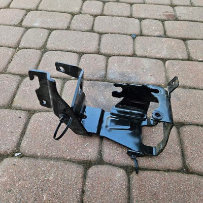 Uchwyt mocowanie wspornik pompy ABS Opel Corsa F E-Corsa 9827491480
