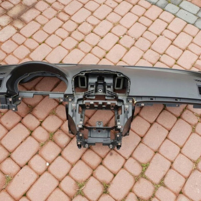 Deska konsola poduszki napinacze Opel Insignia przed FL