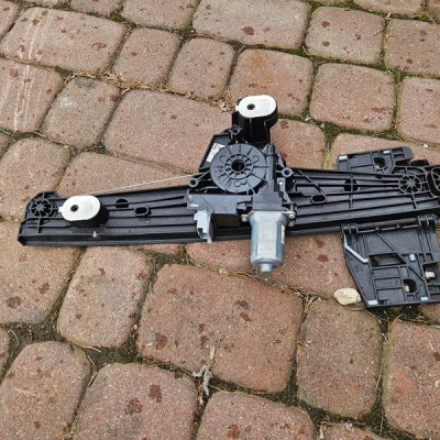 Podnośnik mechanizm szyby tył P Opel Corsa F E-Corsa 9829045580 39182146