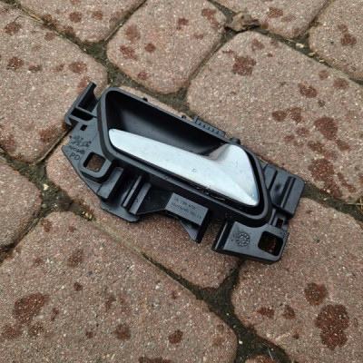 Klamka wewnetrzna boczka tył tylna prawa Opel Corsa F E-Corsa 39198475