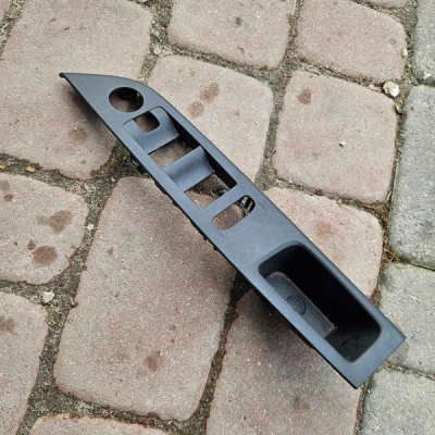 Panel obudowa przełączników szyb Opel Corsa F E-Corsa 9830172980 39176132