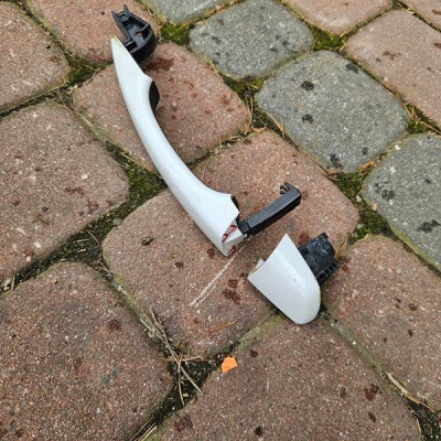 Klamka drzwi przód tył prawa EUROPA Opel Corsa F E-Corsa KVC