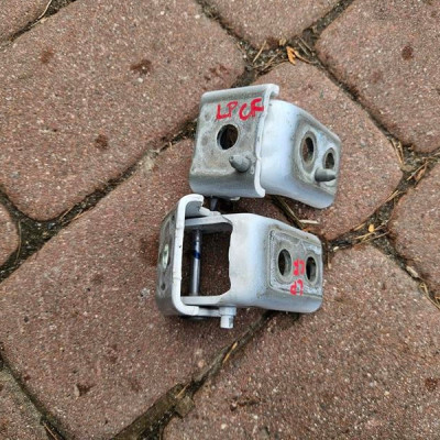 Zawias zawiasy drzwi przód przednie lewe KPL Opel Corsa F E-Corsa KVC