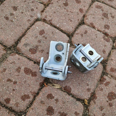 Zawias zawiasy drzwi tył tylne prawe KPL Opel Corsa F E-Corsa KVC