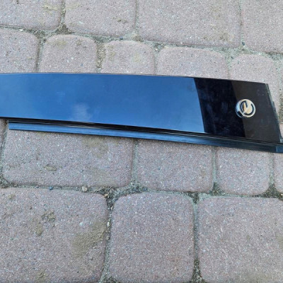 Obudowa słupka lewy tył Opel Corsa F E-Corsa 98359056XK 39222098