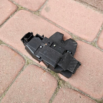 Zamek klapy tył tylnej bagaznika Opel Corsa F E-Corsa 3644675