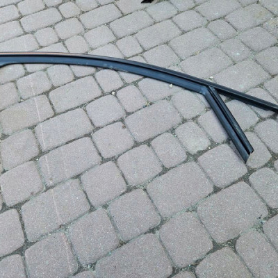 Zgarniacz uszczelka drzwi przód przednich prawa Opel Corsa F E-Corsa
