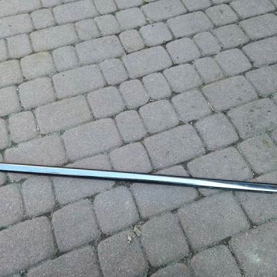 Zgarniacz uszczelka drzwi przód przednich lewa chrom Opel Corsa F E-Corsa