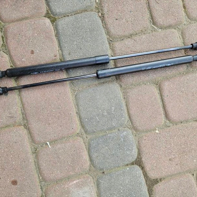Siłownik tylnej klapy podnośnik teleskop Opel Corsa F E-Corsa 9831976680