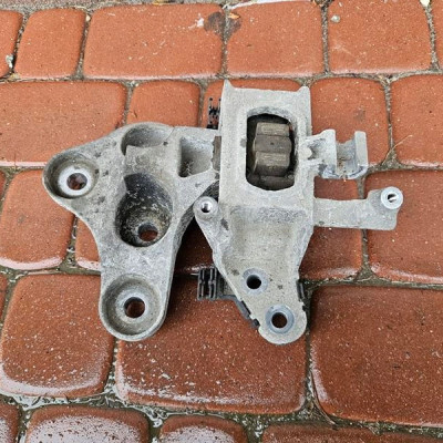 Poduszka łapa silnika automat wspornik Opel Astra K V 39004957