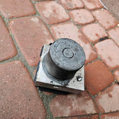 Pompa hamulcowa ABS Opel Astra K V 39120571