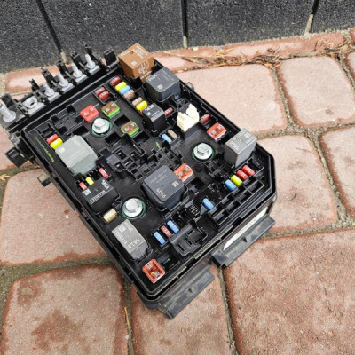 Skrzynka bezpieczników 1.6CDTI Opel Astra K V 39040853