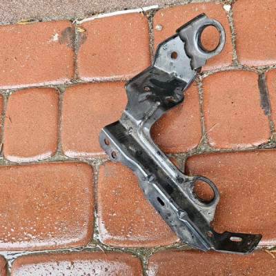 Uchwyt wspornik mocowanie zbiorniczka wyrównawczy Opel Astra K V 39217180