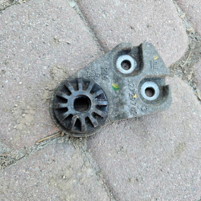 Uchwyt mocowanie wspornik sanek Opel Corsa E 12729742