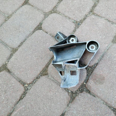 Uchwyt mocowanie 1.2 1.4 wspornik linek biegów Opel Corsa E 55498849