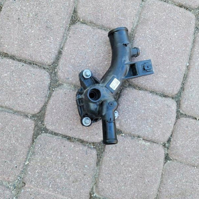 Obudowa osłona termostatu termostat 1.2 1.4 Opel Corsa E 25192985