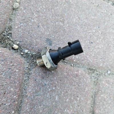 Czujnik sensor cisnienia oleju 1.2 1.4 Opel Corsa E 55354325