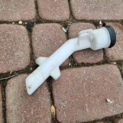 Rurka wlewu spryskiwaczy wlew lejek Opel Corsa E 39015512