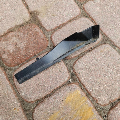 Listwa zakonczenie podszybia lewe podszybie EUROPA Opel Corsa E 13427539