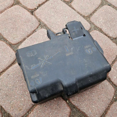 Obudowa osłona bezpieczników klemy EUROPA Opel Corsa E 525230582