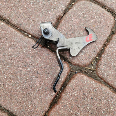 Zamek rygiel maski zamykanie EUROPA Opel Corsa E 39027173