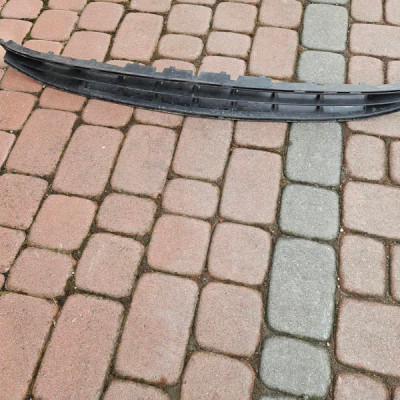 Kratka zderzaka przód przedniego środkowa Opel Corsa E 13432002