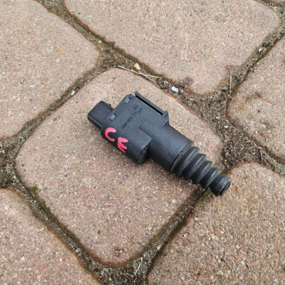 Czujnik zamykania domykania maski Meriva adam Opel Corsa E 13325686