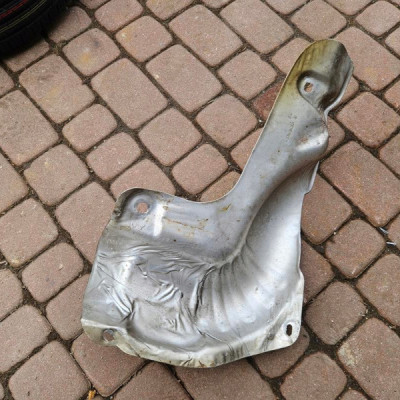 Obudowa osłona wydechu Corsa D tłumika Opel Corsa E 13242822