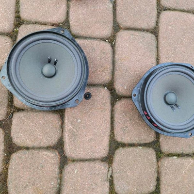 Głośnik drzwi przód przednich Opel Corsa E 13448447