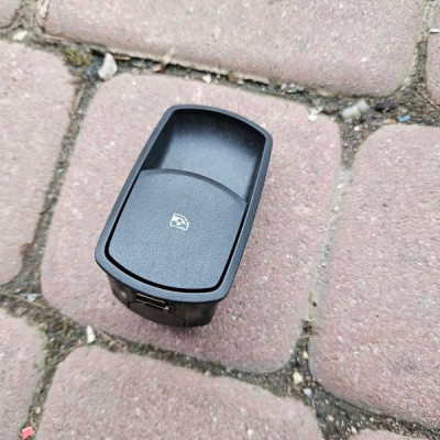 Przełącznik szyby przód przedni prawy EUROPA Opel Corsa E 13430018