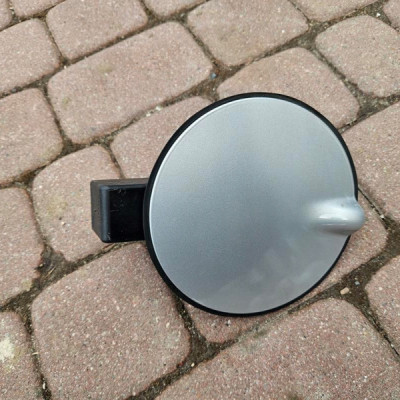 Klapka wlewu paliwa Z176 wlew Corsa D Opel Corsa E 13183306