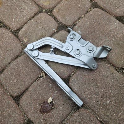 Zawias maski Z176 prawy PROSTY Corsa D Opel Corsa E 13311903