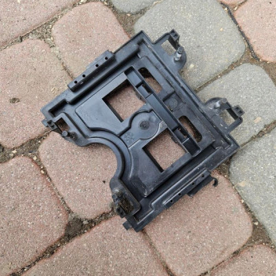 Obudowa osłona mocowanie podstawa komputera silnika Opel Corsa E 39081900