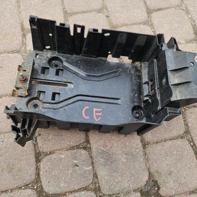 Obudowa osłona mocowanie podstawa akumulatora Opel Corsa E 13498274